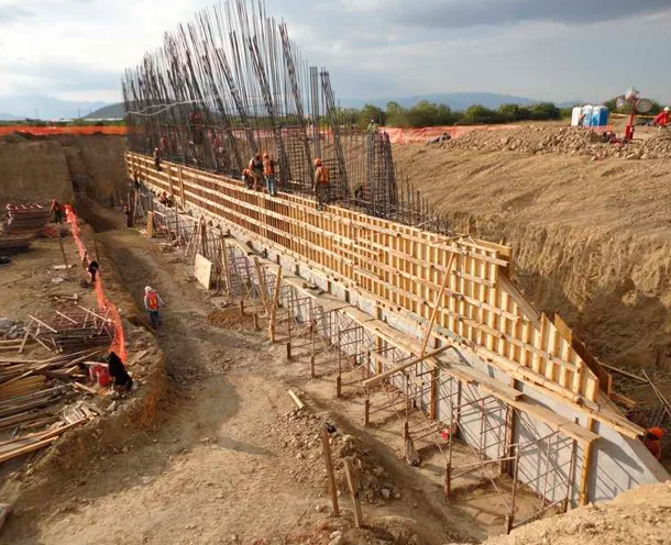 CONSTRUCCIÓN DE MURO DE CONTENCIÓN